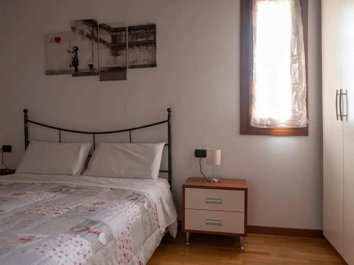 شقة Appartamento Isotta لوغو